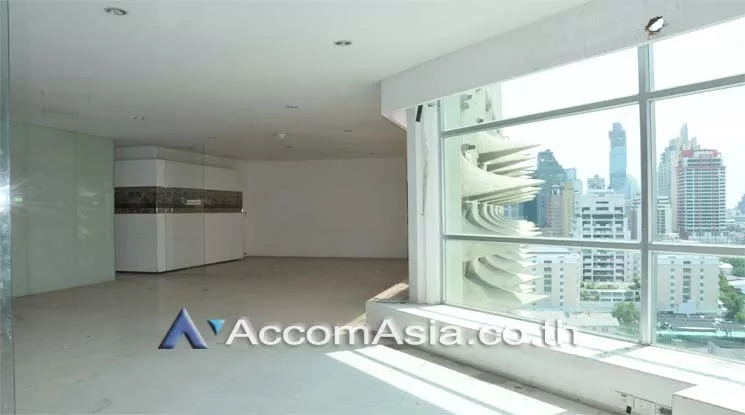 7  Office Space For Rent in Silom ,Bangkok MRT Lumphini at Sri Fueng Fung Building AA11168
